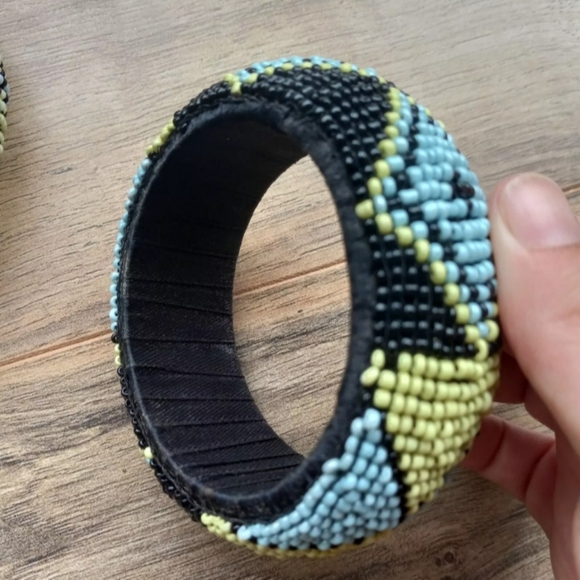 Forever 21 Seed Beaded Tribal Pattern Chunky Bangle Bracelets Set Of 2 - Picture 6 of 8